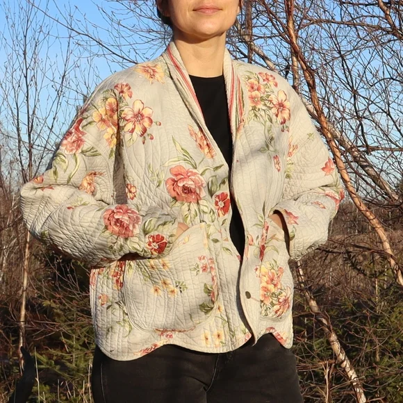 Upcycled Floral Quilt Jacket M • L • XL - Picture 3 of 9